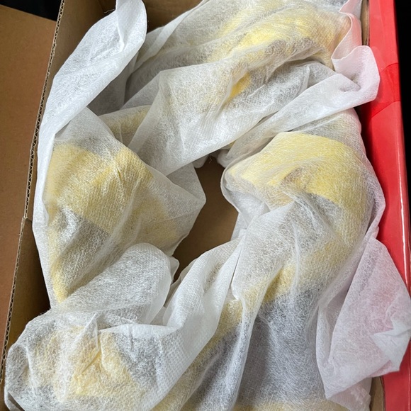 Yellow Stilettos - Picture 4 of 4